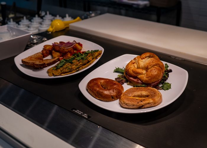 Pase de cocina con platillos listos